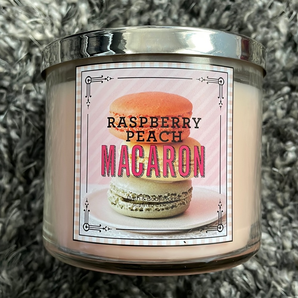 Bath & body Works raspberry peach macaron candle